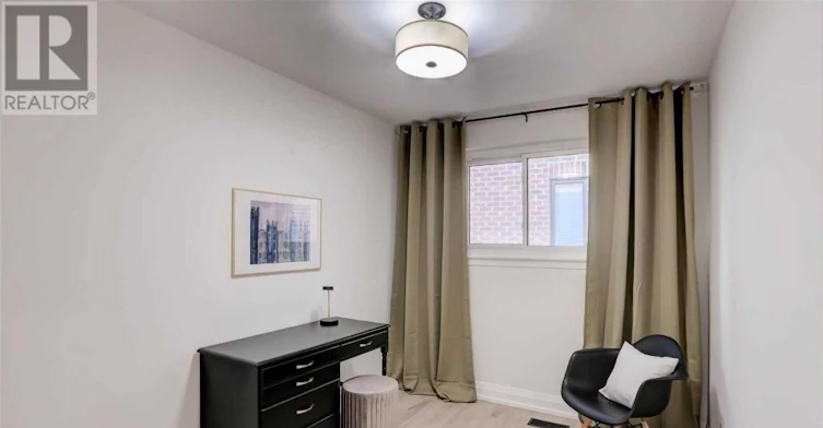 31 Grove Park Crescent, Toronto, ON, M2J 2C7 - 9
