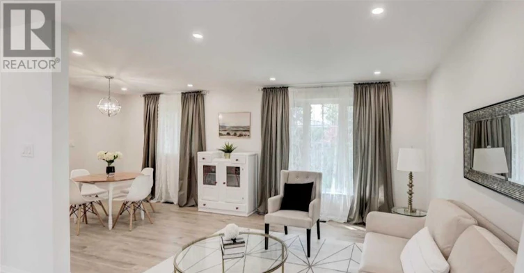 31 Grove Park Crescent, Toronto, ON, M2J 2C7 - 2