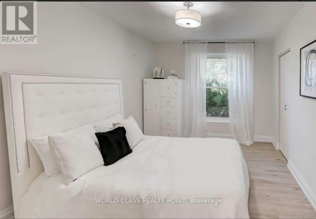 31 Grove Park Crescent, Toronto, ON, M2J 2C7 - 6