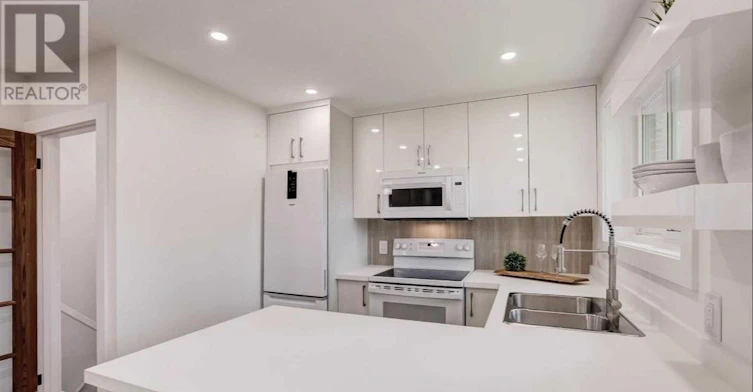 31 Grove Park Crescent, Toronto, ON, M2J 2C7 - 5