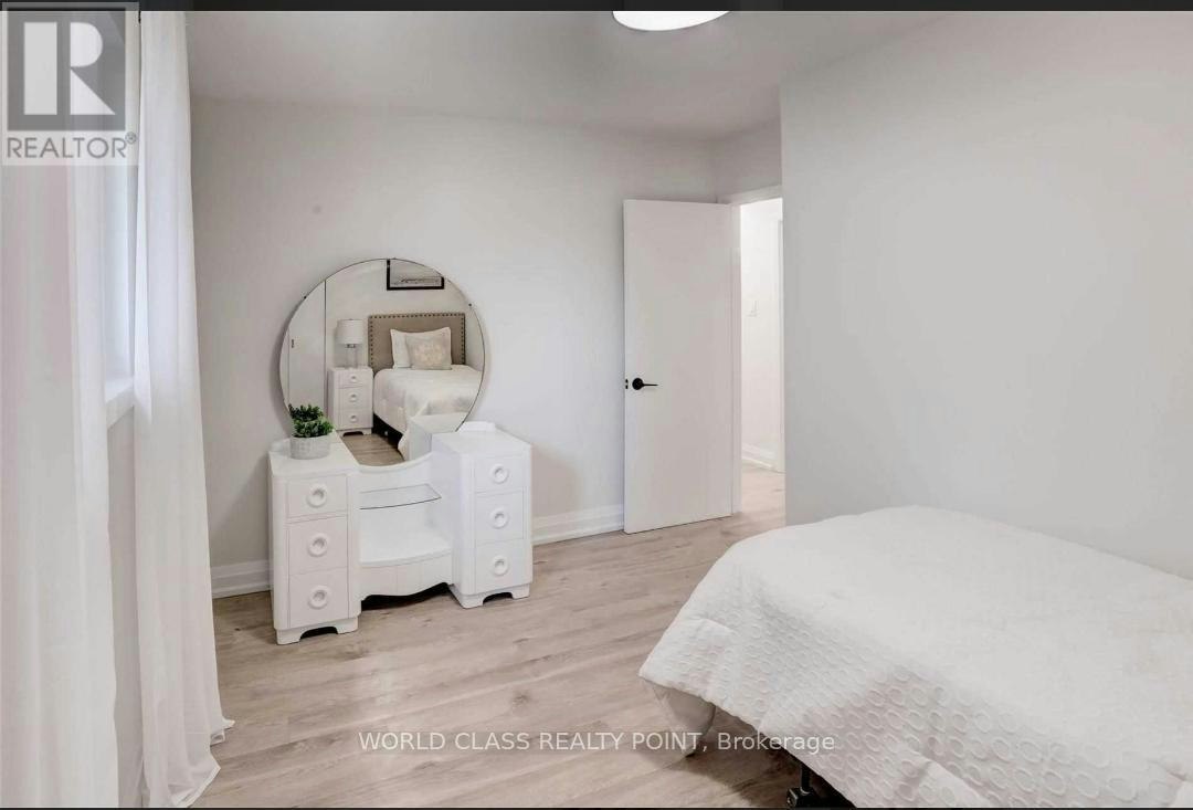 31 Grove Park Crescent, Toronto, ON, M2J 2C7 - 10