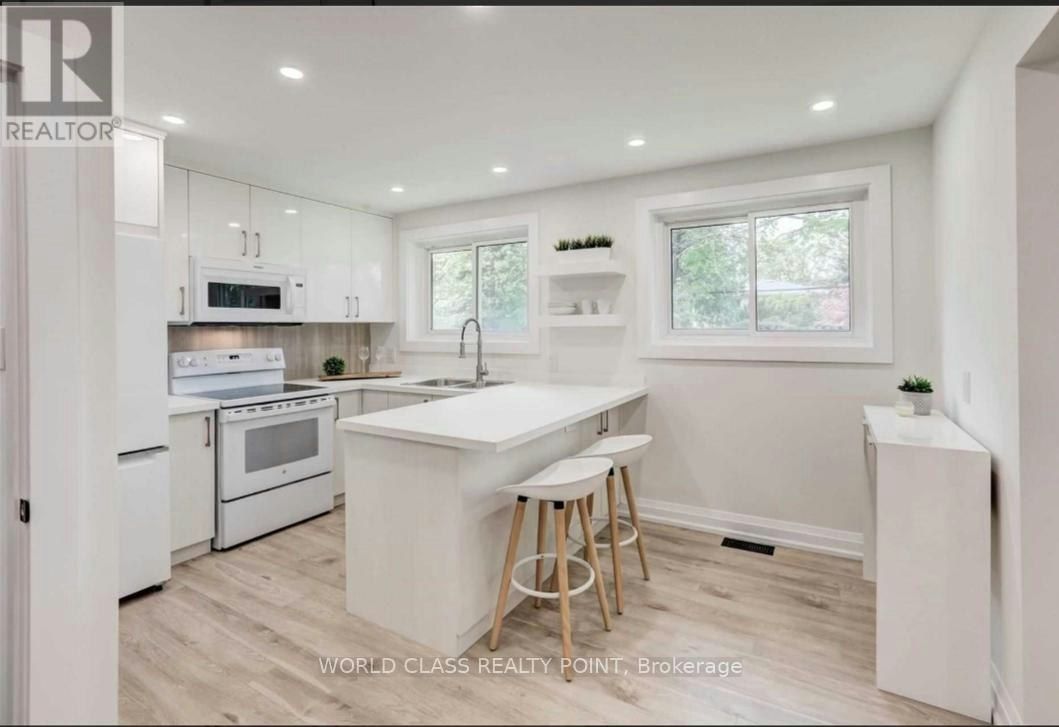 31 Grove Park Crescent, Toronto, ON, M2J 2C7 - 4