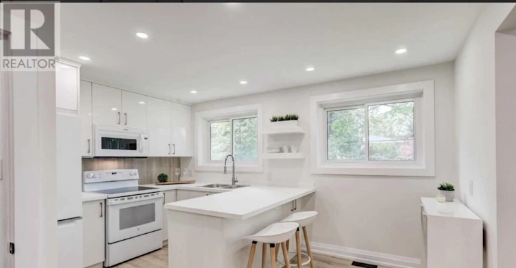 31 Grove Park Crescent, Toronto, ON, M2J 2C7 - 4