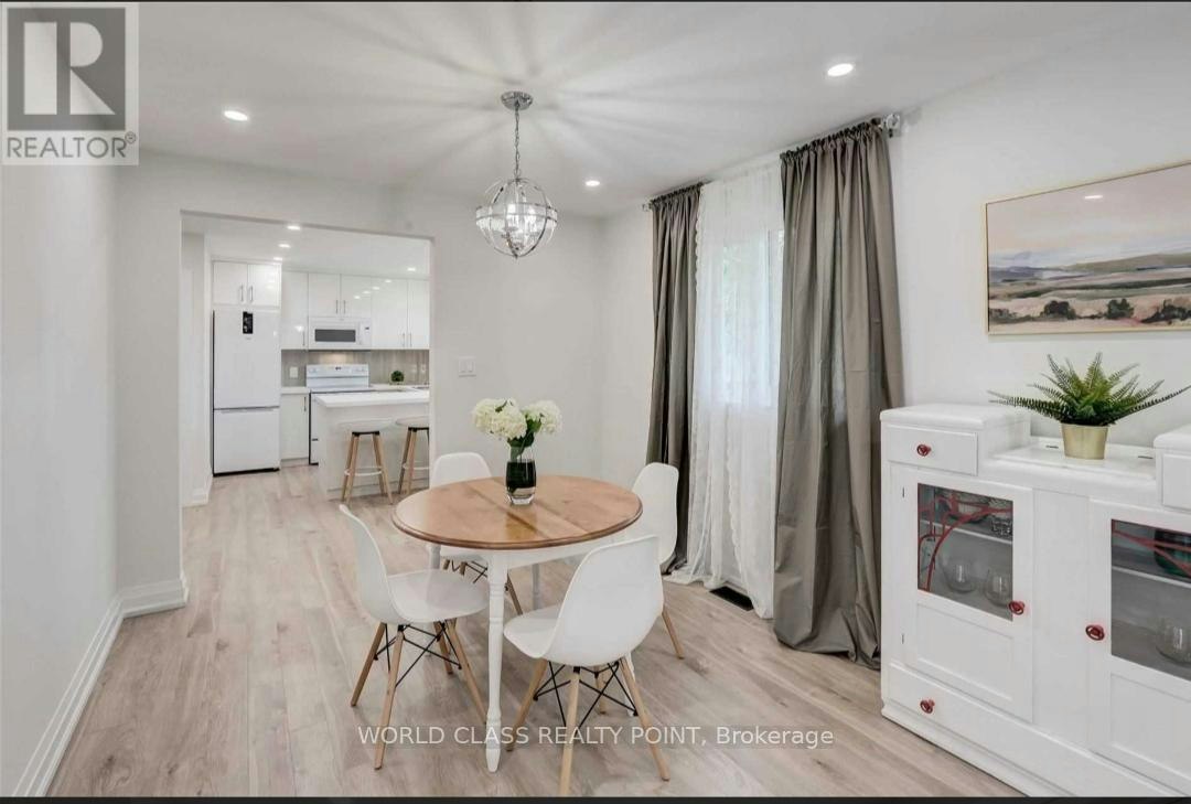 31 Grove Park Crescent, Toronto, ON, M2J 2C7 - 3