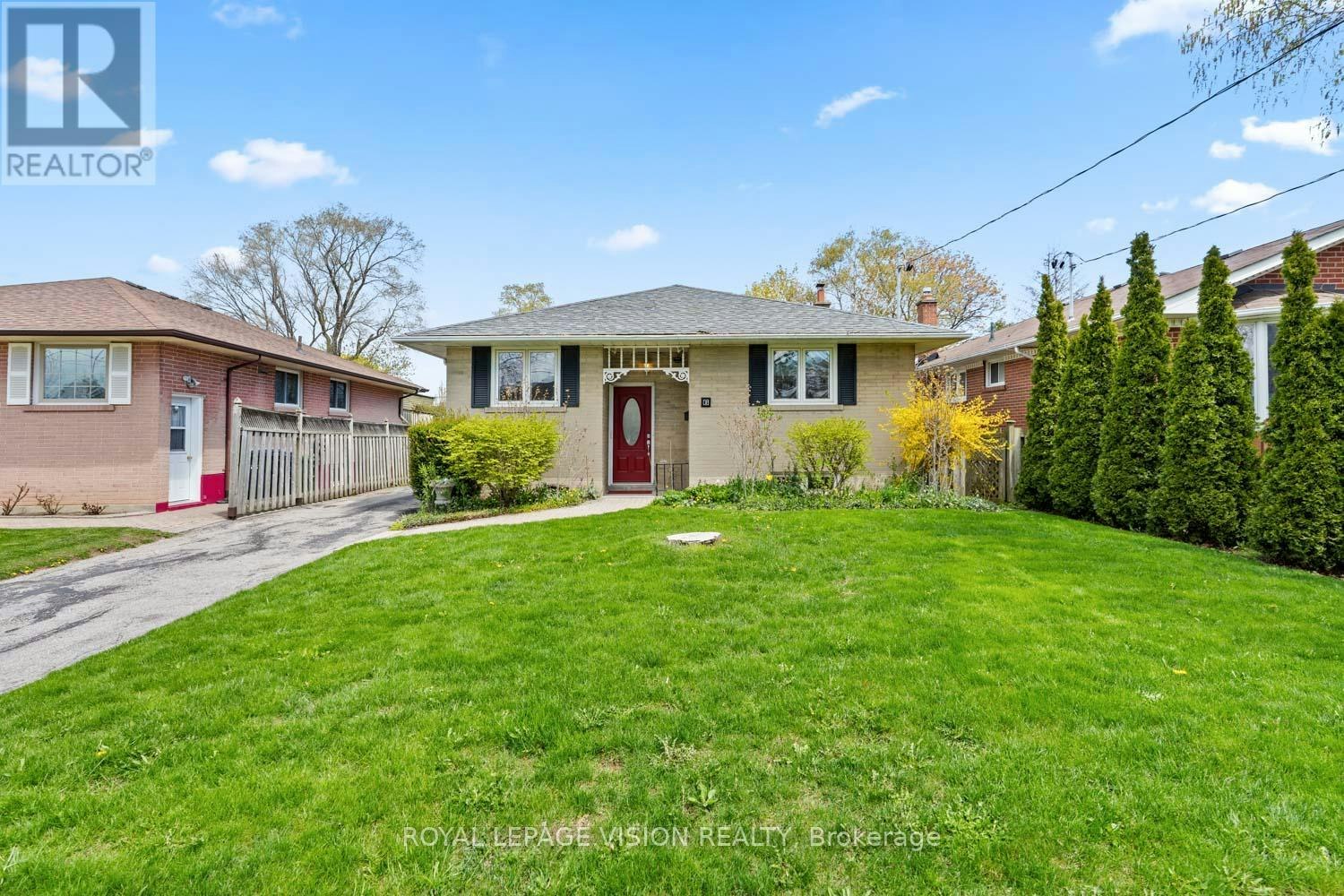 6 Macduff Crescent, Toronto, ON, M1M 1X5