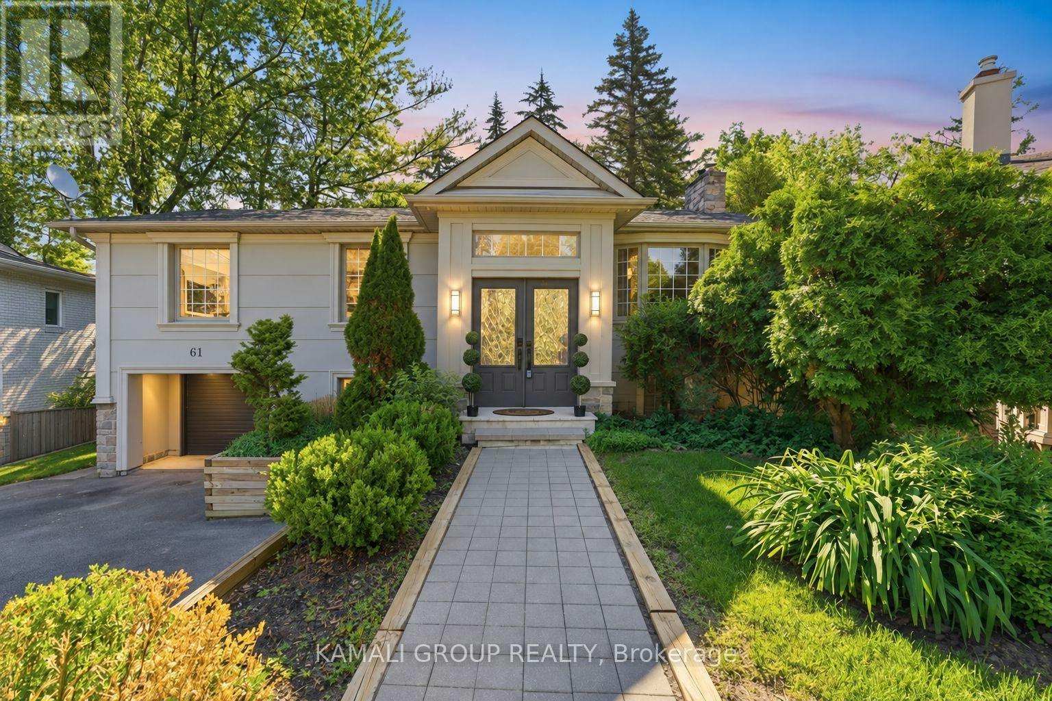 61 Lawnwood Court, Richmond Hill, ON, L4C 4T1