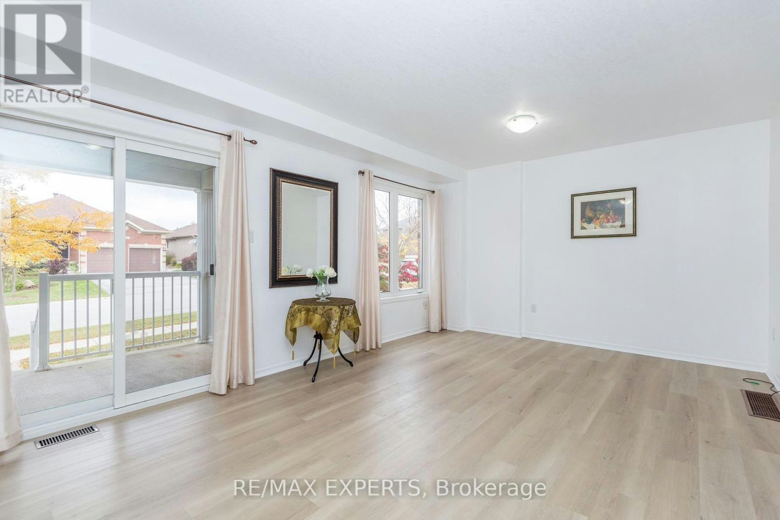 11-75 Prince William Way, Barrie, ON, L4N 0Y9 - 11