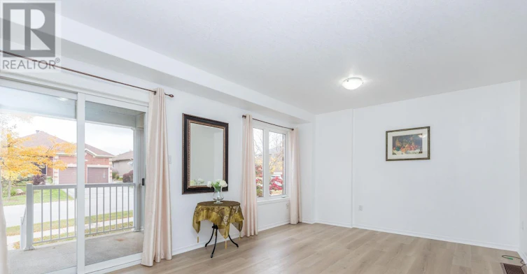 11-75 Prince William Way, Barrie, ON, L4N 0Y9 - 11