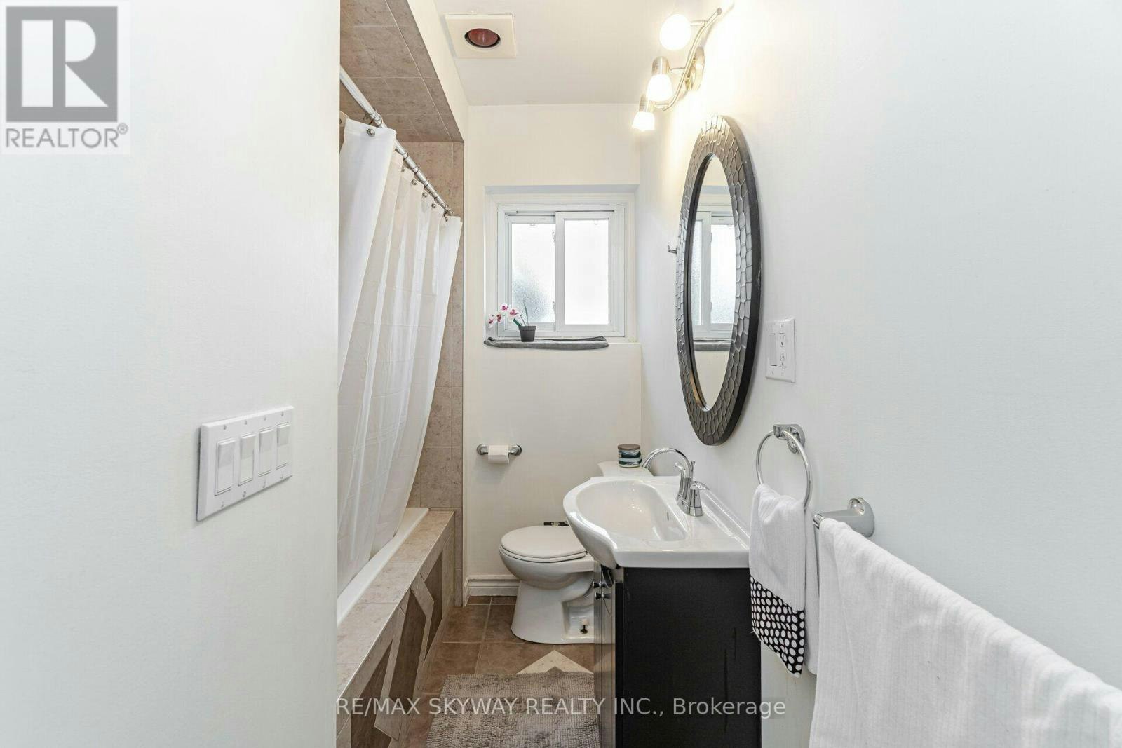 242 East Avenue N, Hamilton, ON, L8L 5J3 - 24
