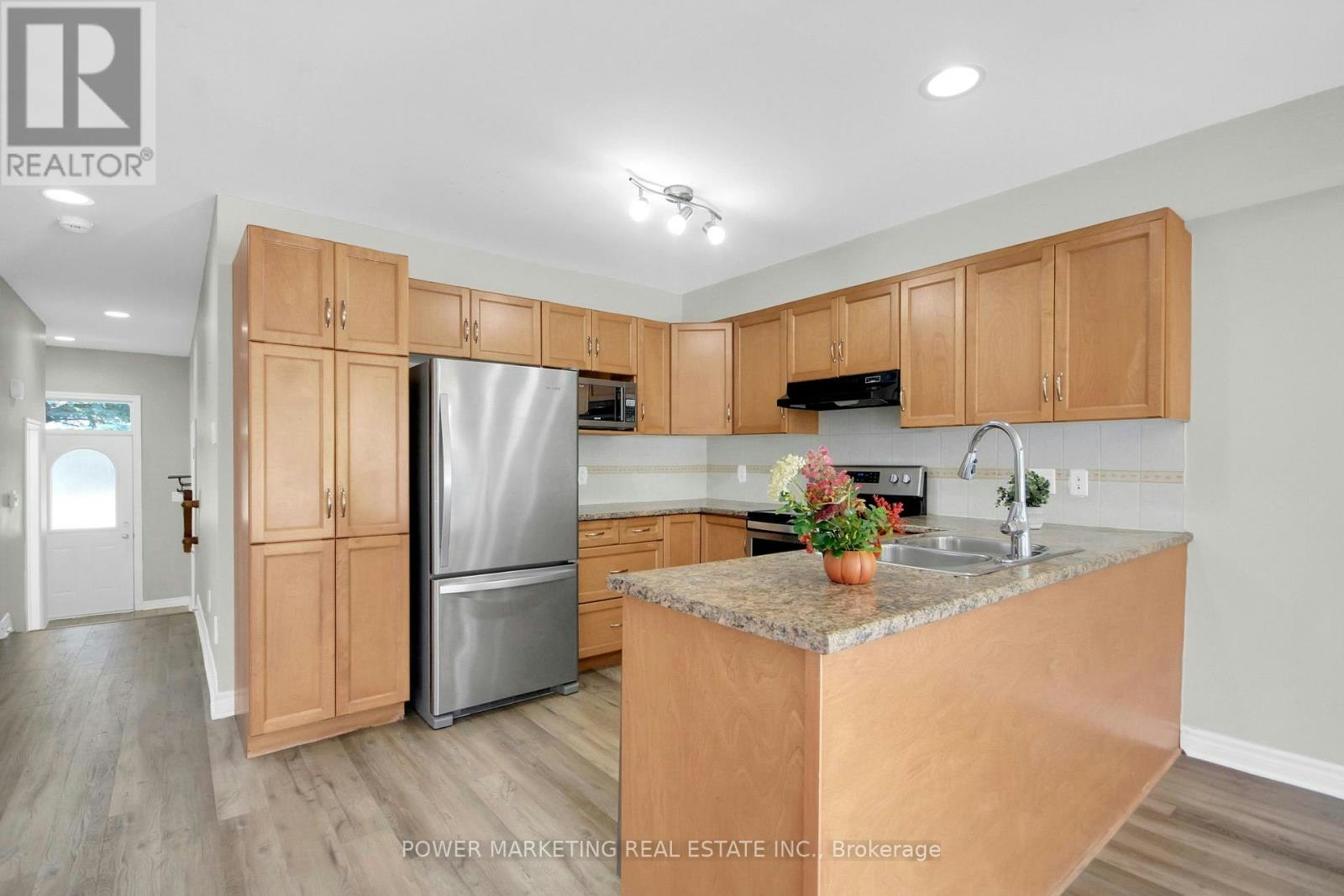 207 Hidden Meadow Avenue, Ottawa, ON, K1T 0C2 - 16
