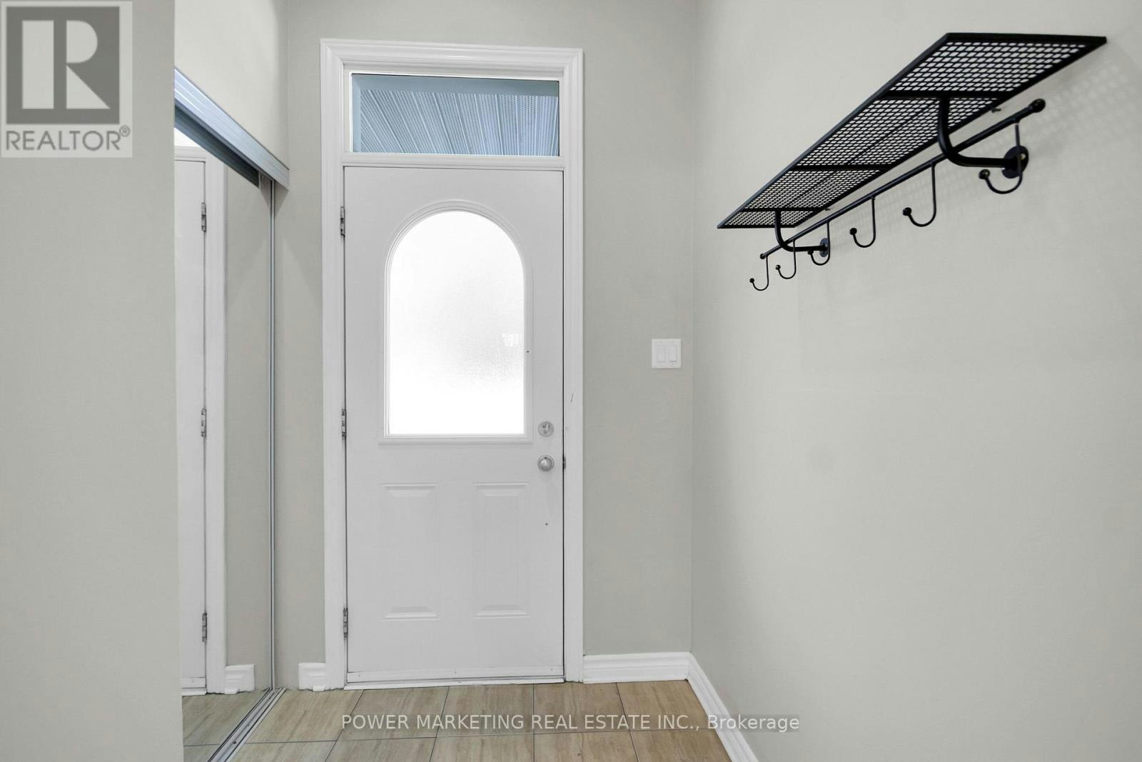 207 Hidden Meadow Avenue, Ottawa, ON, K1T 0C2 - 4