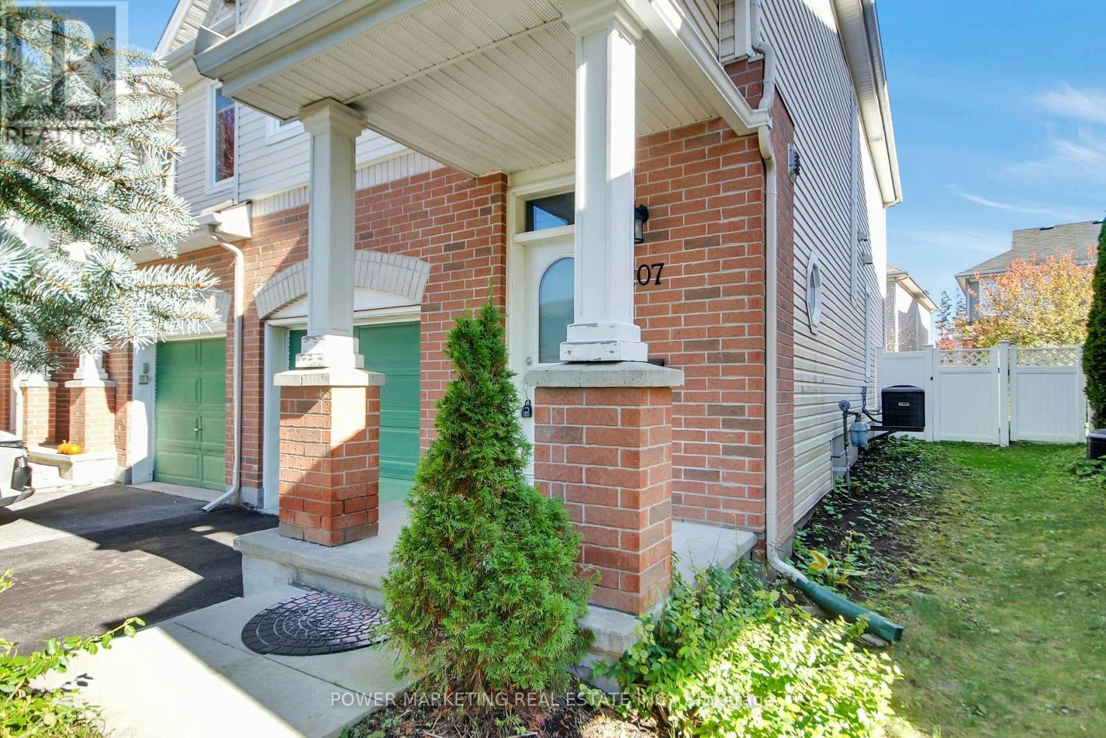 207 Hidden Meadow Avenue, Ottawa, ON, K1T 0C2 - 3
