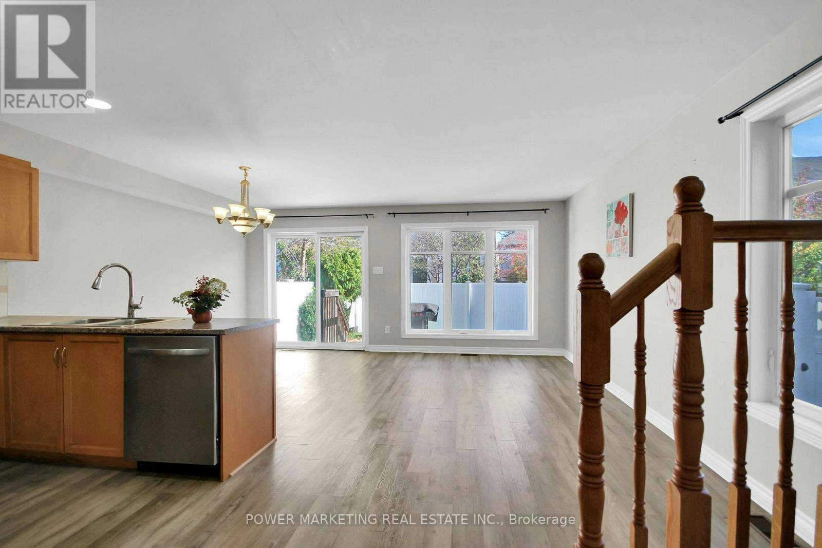 207 Hidden Meadow Avenue, Ottawa, ON, K1T 0C2 - 8