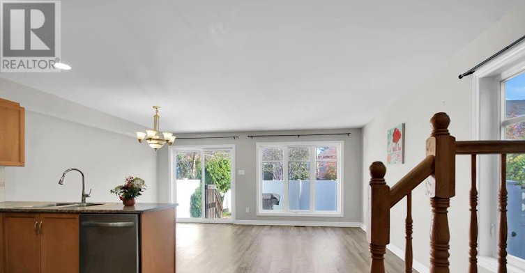 207 Hidden Meadow Avenue, Ottawa, ON, K1T 0C2 - 8