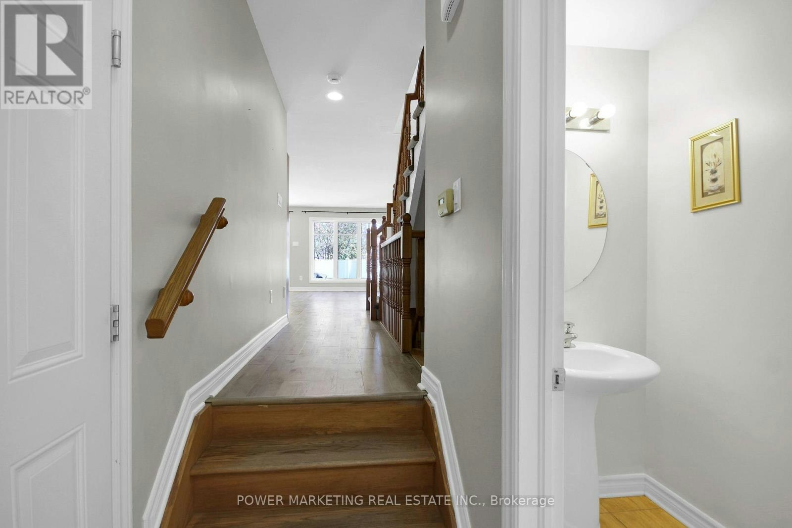 207 Hidden Meadow Avenue, Ottawa, ON, K1T 0C2 - 5