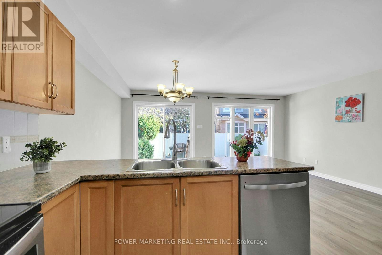 207 Hidden Meadow Avenue, Ottawa, ON, K1T 0C2 - 18