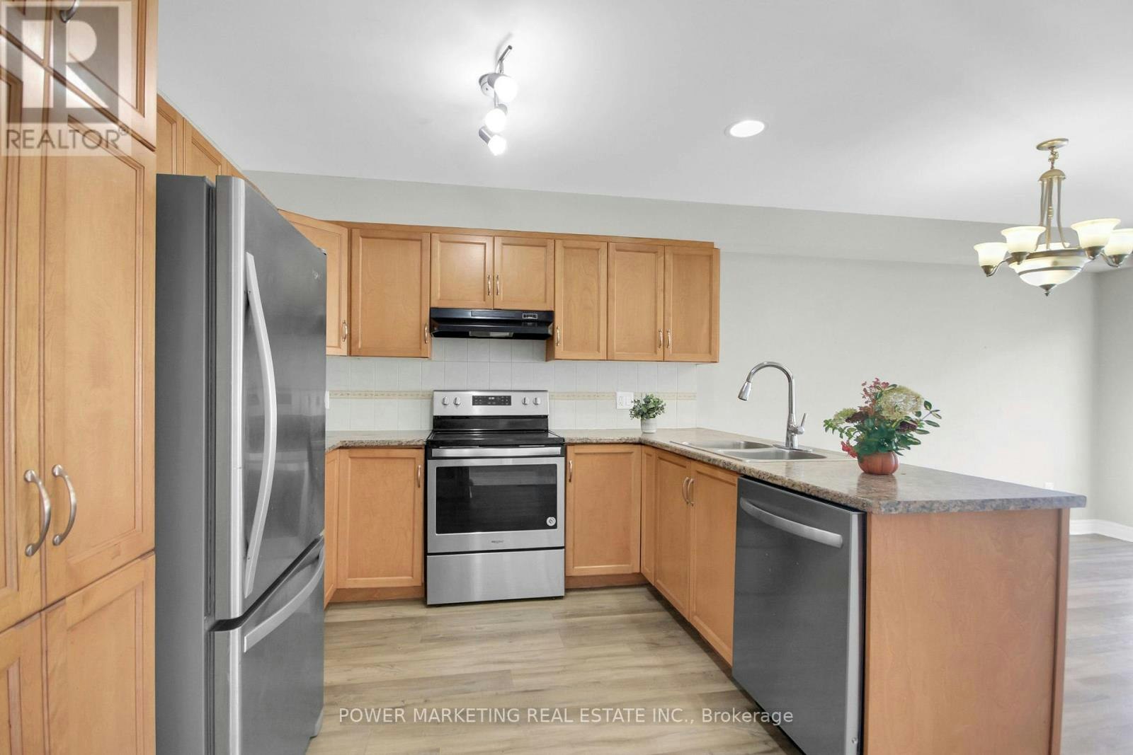 207 Hidden Meadow Avenue, Ottawa, ON, K1T 0C2 - 17