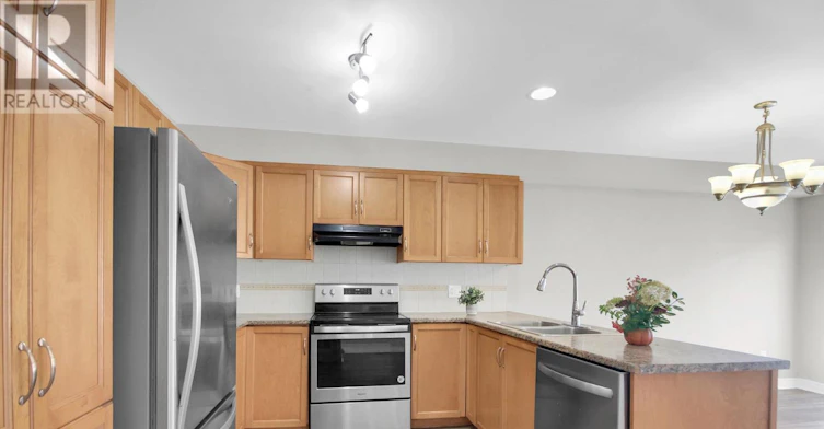 207 Hidden Meadow Avenue, Ottawa, ON, K1T 0C2 - 17