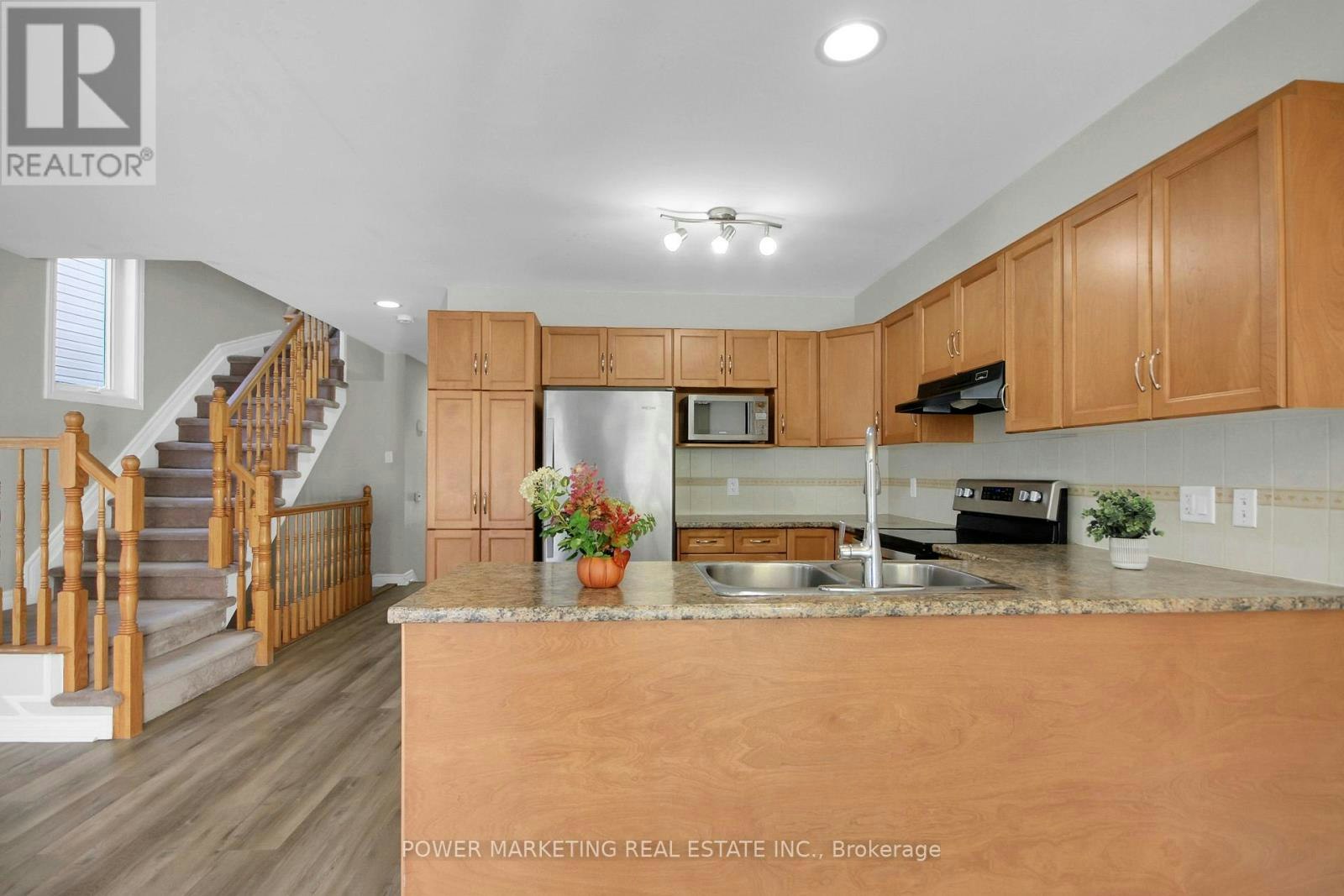 207 Hidden Meadow Avenue, Ottawa, ON, K1T 0C2 - 21