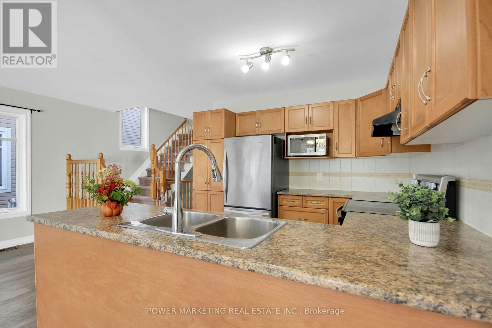 207 Hidden Meadow Avenue, Ottawa, ON, K1T 0C2 - 20