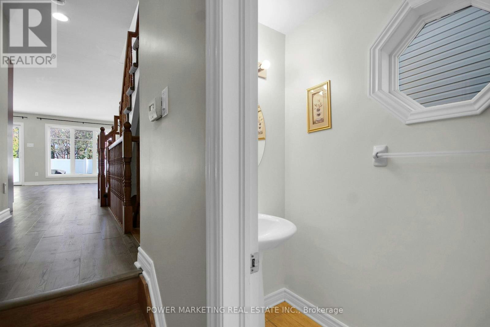 207 Hidden Meadow Avenue, Ottawa, ON, K1T 0C2 - 7