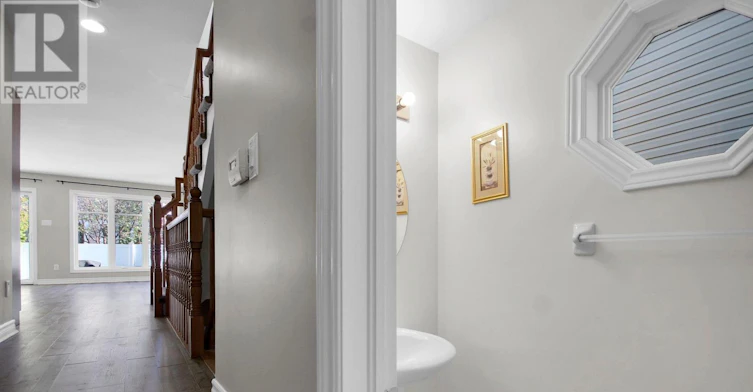 207 Hidden Meadow Avenue, Ottawa, ON, K1T 0C2 - 7
