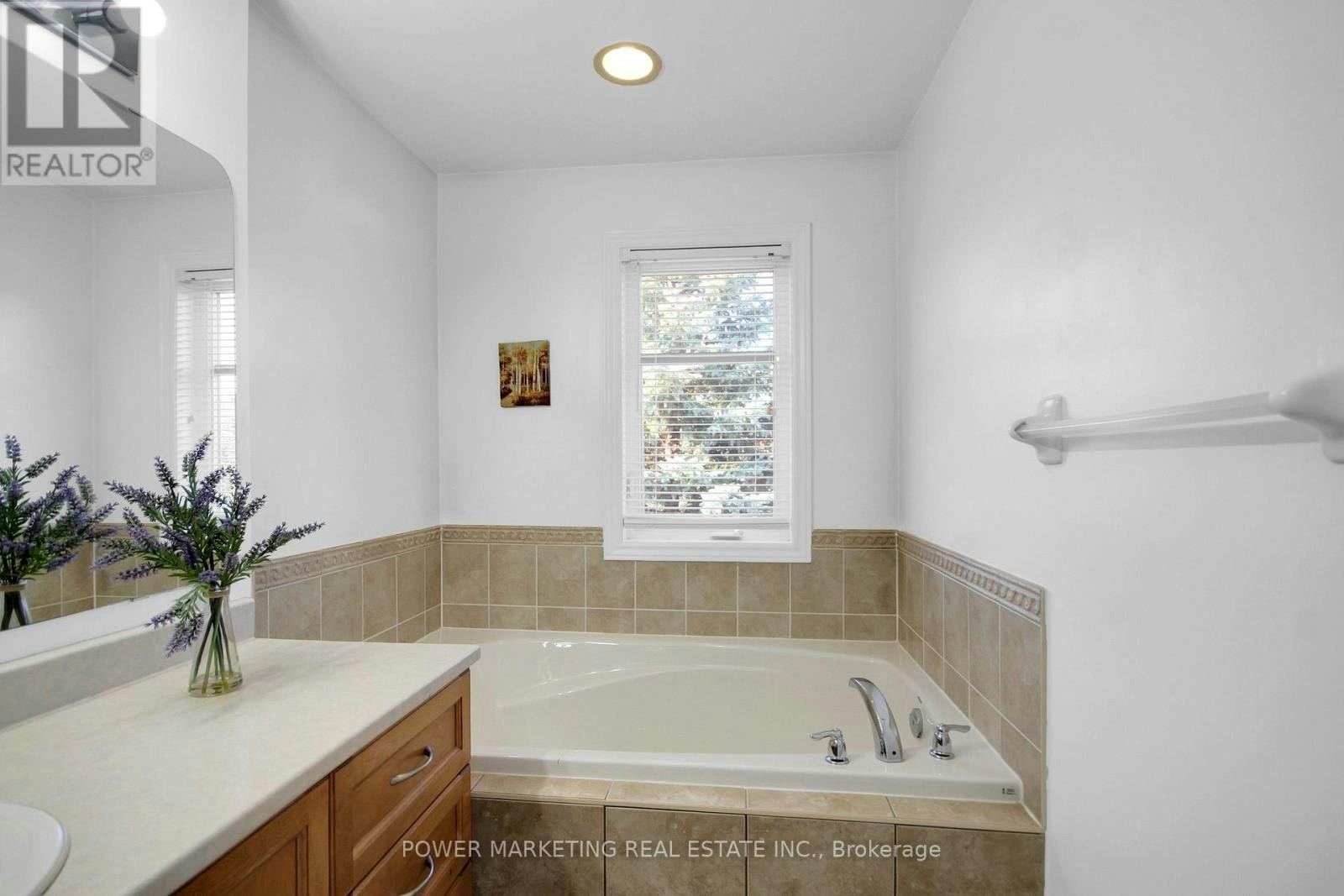 207 Hidden Meadow Avenue, Ottawa, ON, K1T 0C2 - 28
