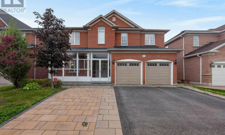 21 Wolf Trail Crescent