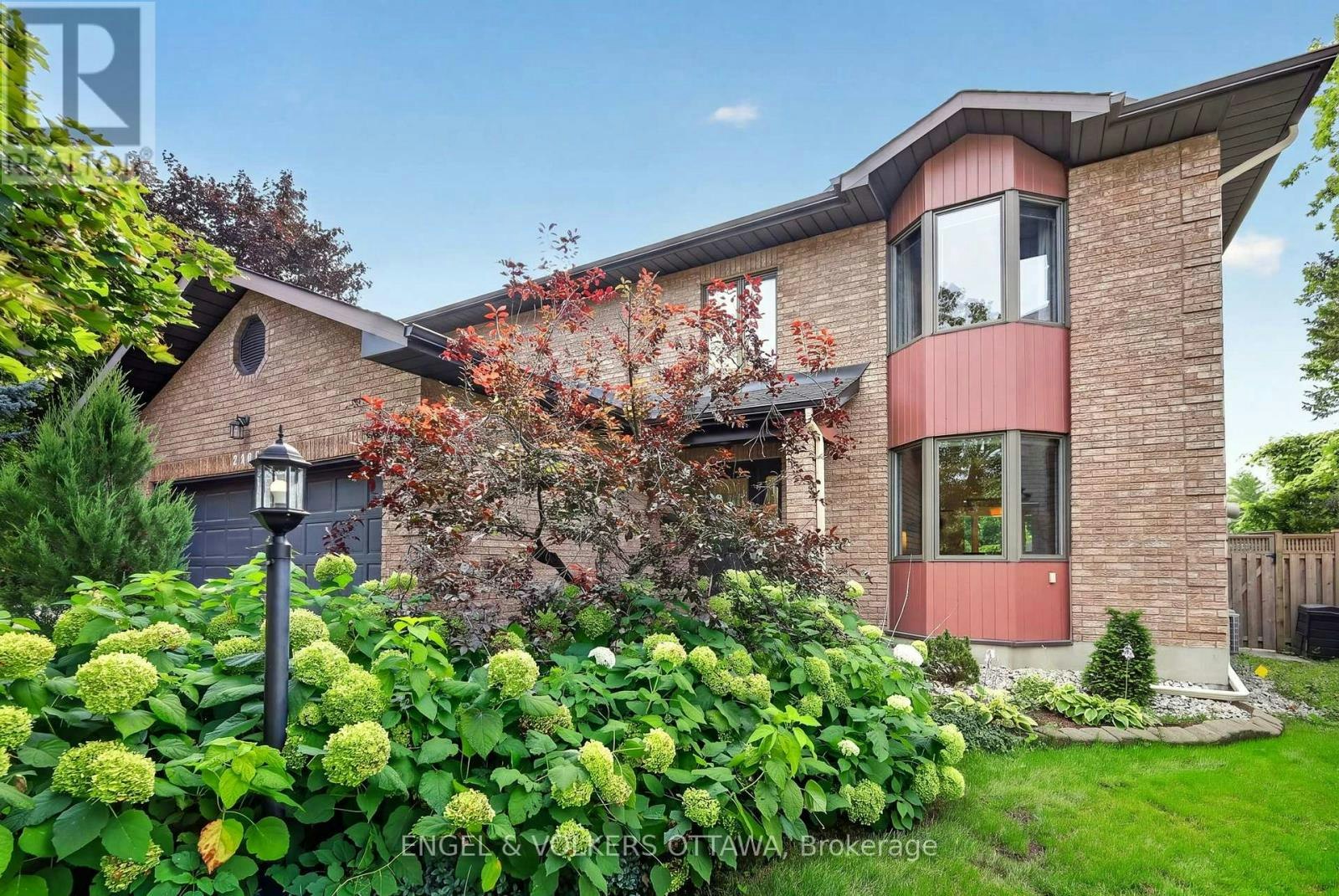 2106 Lamira Street, Ottawa, ON, K1H 8N9