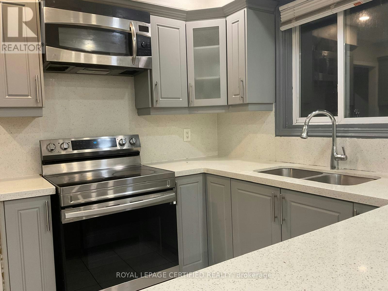 UPPER-211 Macedonia Crescent, Mississauga, ON, L5B 3R8 - 4