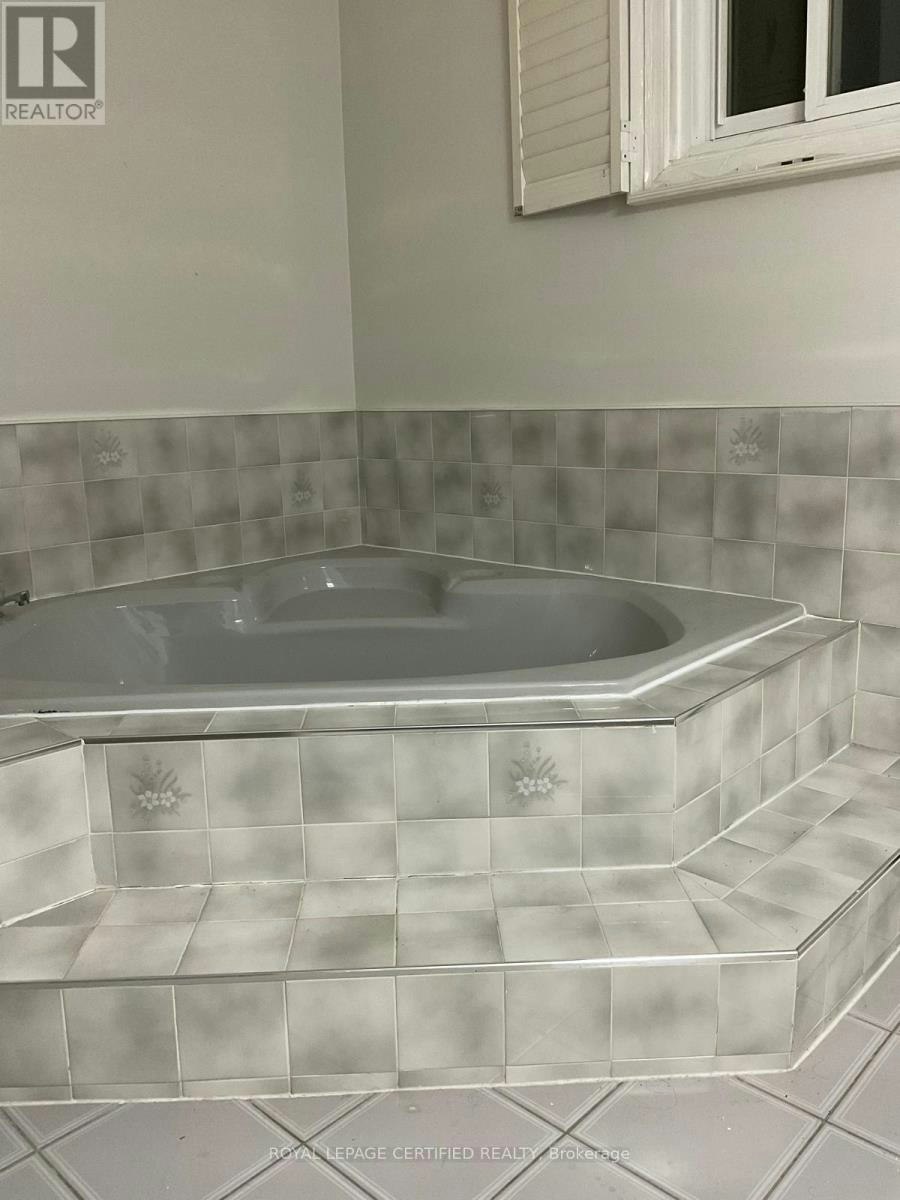 UPPER-211 Macedonia Crescent, Mississauga, ON, L5B 3R8 - 24