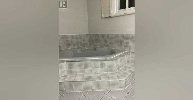 UPPER-211 Macedonia Crescent, Mississauga, ON, L5B 3R8 - 24