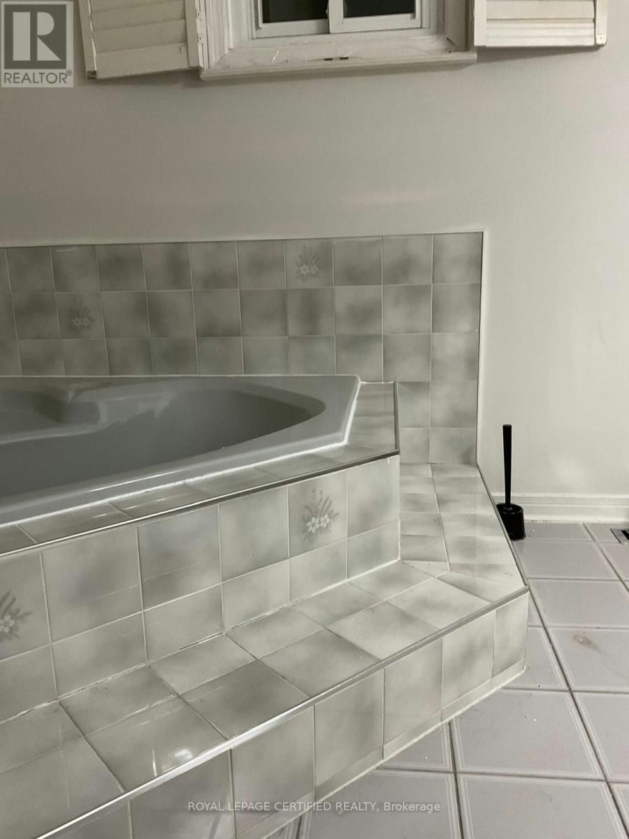 UPPER-211 Macedonia Crescent, Mississauga, ON, L5B 3R8 - 27