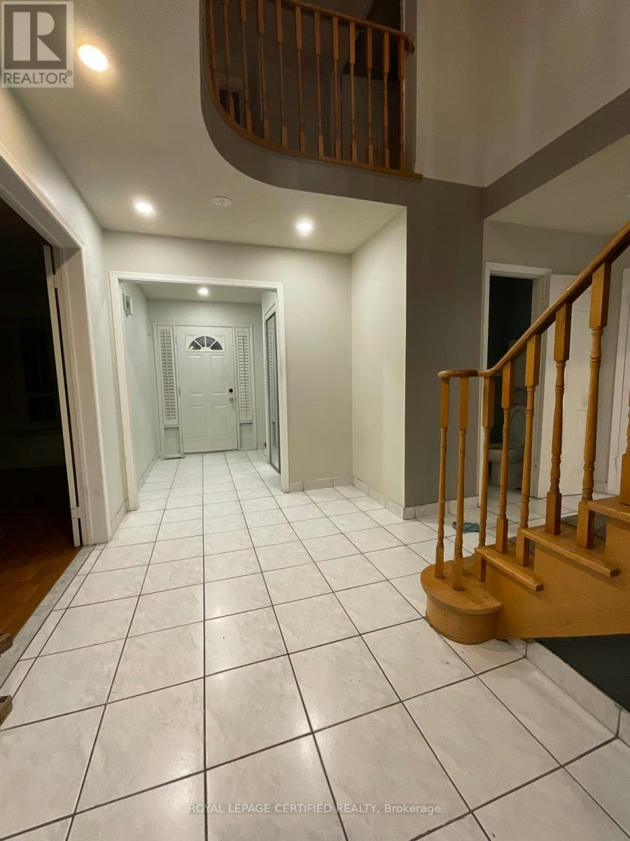 UPPER-211 Macedonia Crescent, Mississauga, ON, L5B 3R8 - 9