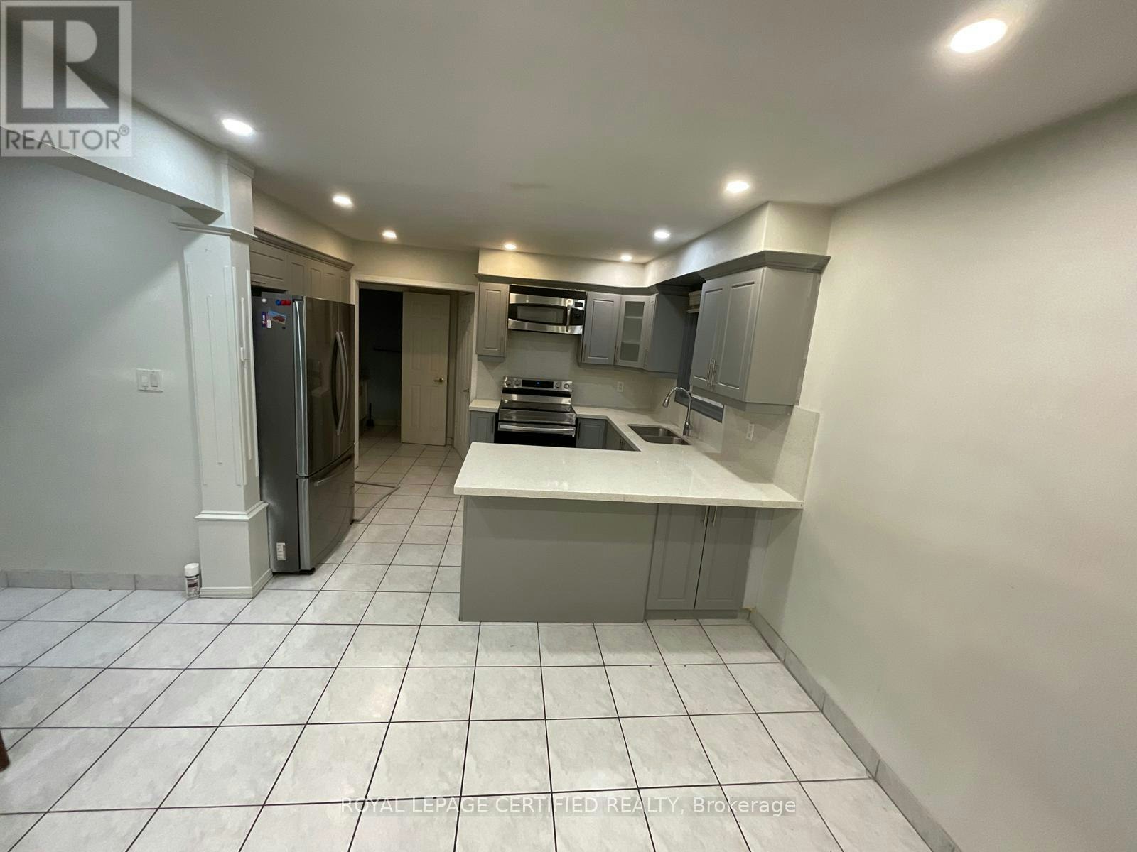 UPPER-211 Macedonia Crescent, Mississauga, ON, L5B 3R8 - 2