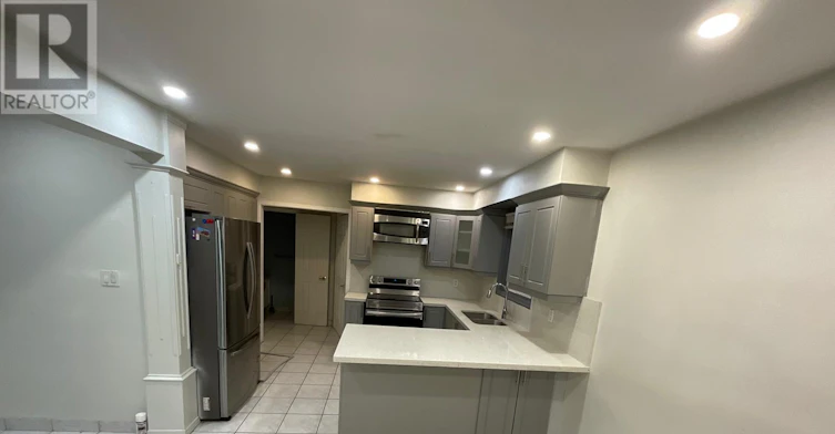 UPPER-211 Macedonia Crescent, Mississauga, ON, L5B 3R8 - 2