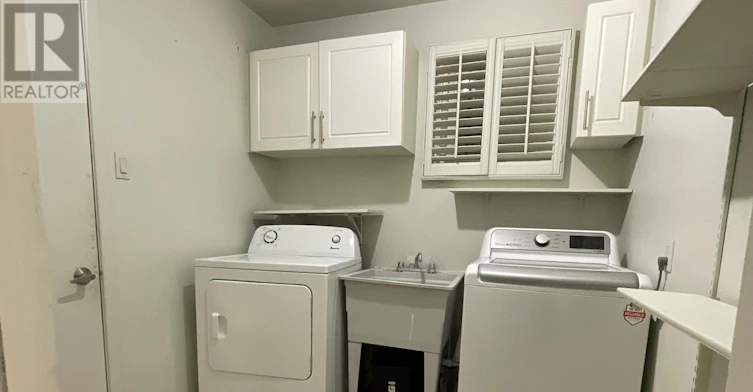 UPPER-211 Macedonia Crescent, Mississauga, ON, L5B 3R8 - 3