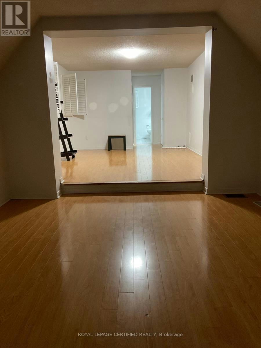 UPPER-211 Macedonia Crescent, Mississauga, ON, L5B 3R8 - 21