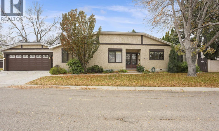 1302 Gryphons Walk