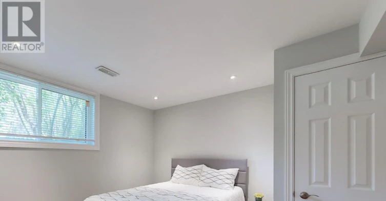 BSMT-868 Roundelay Drive, Oshawa, ON, L1J 7T9 - 7