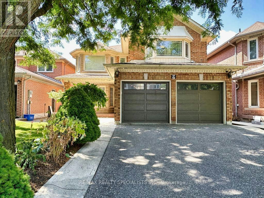 9 Siesta Court, Brampton, ON, L6R 1P2