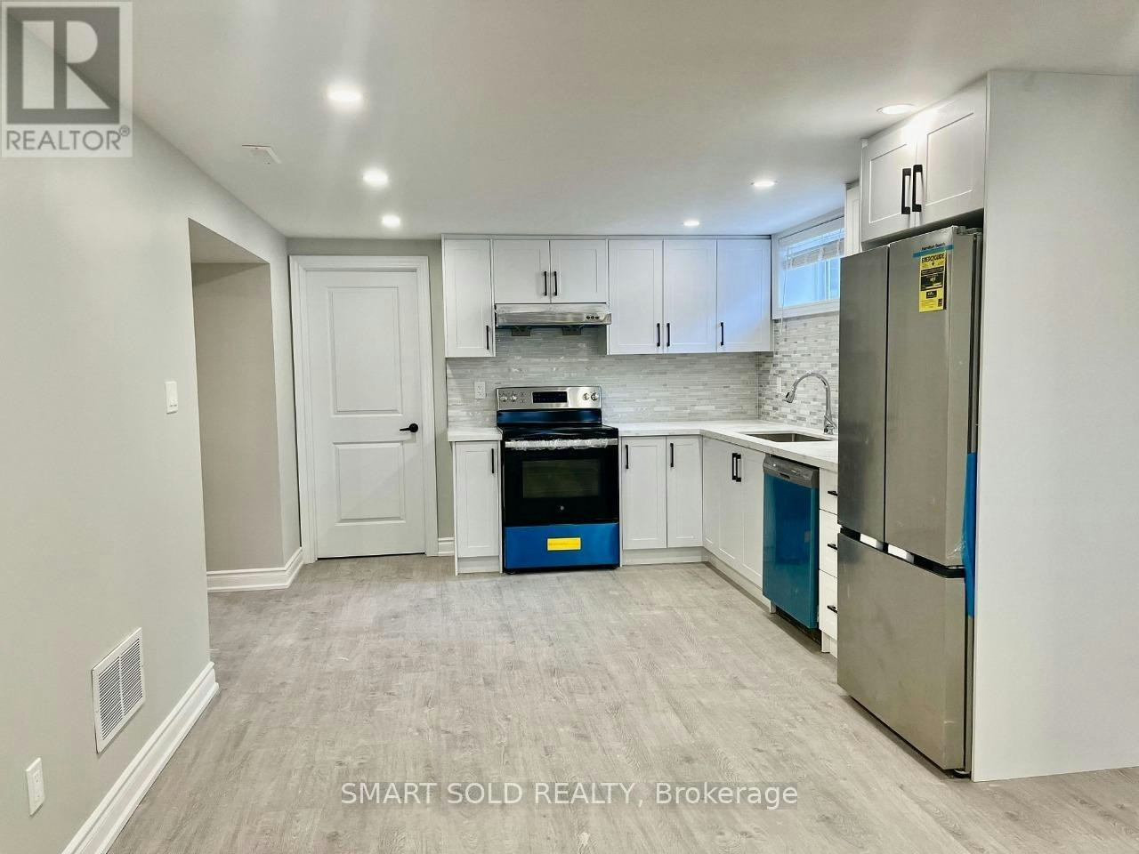 LOWER-228 Silverbirch Drive, Newmarket, ON, L3Y 2Z5 - 3