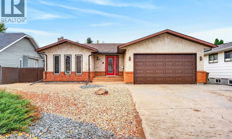 718 Golburn Crescent