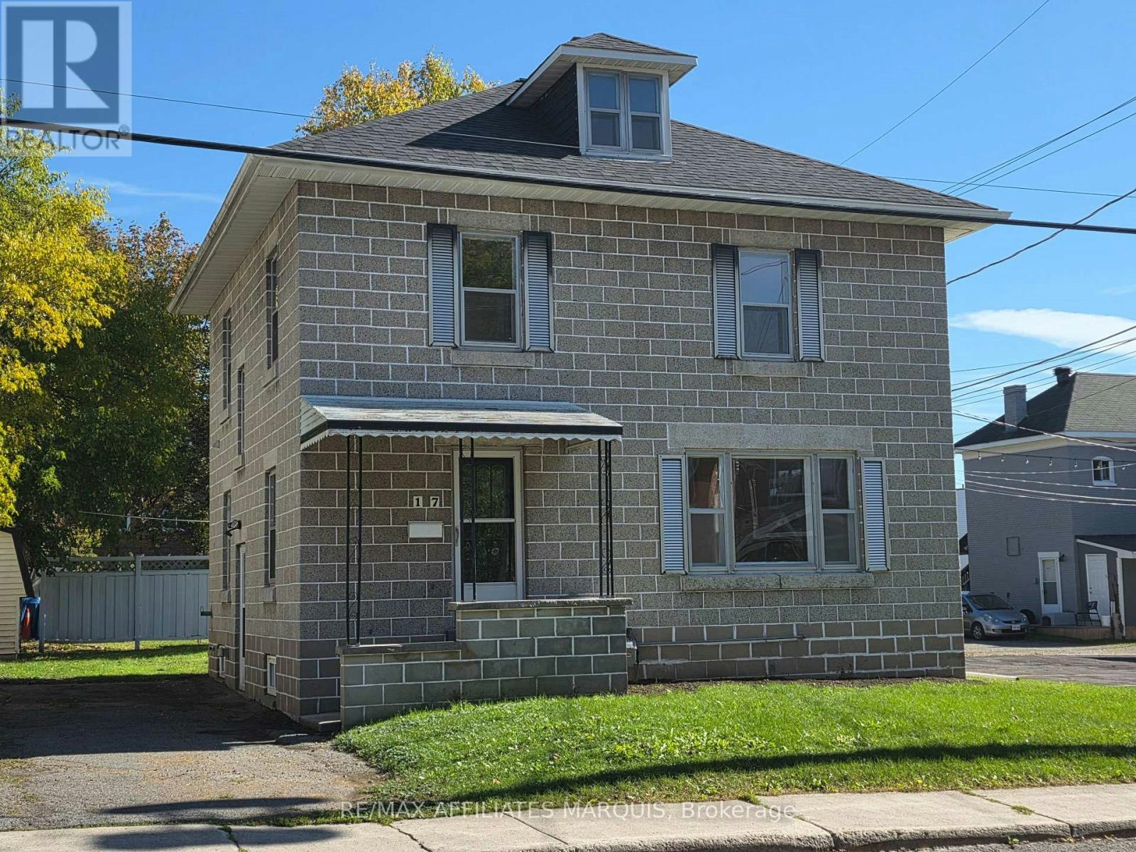17 Maple Avenue N, Smiths Falls, ON, K7A 1Z7