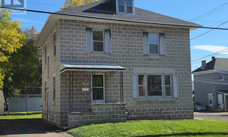17 Maple Avenue N