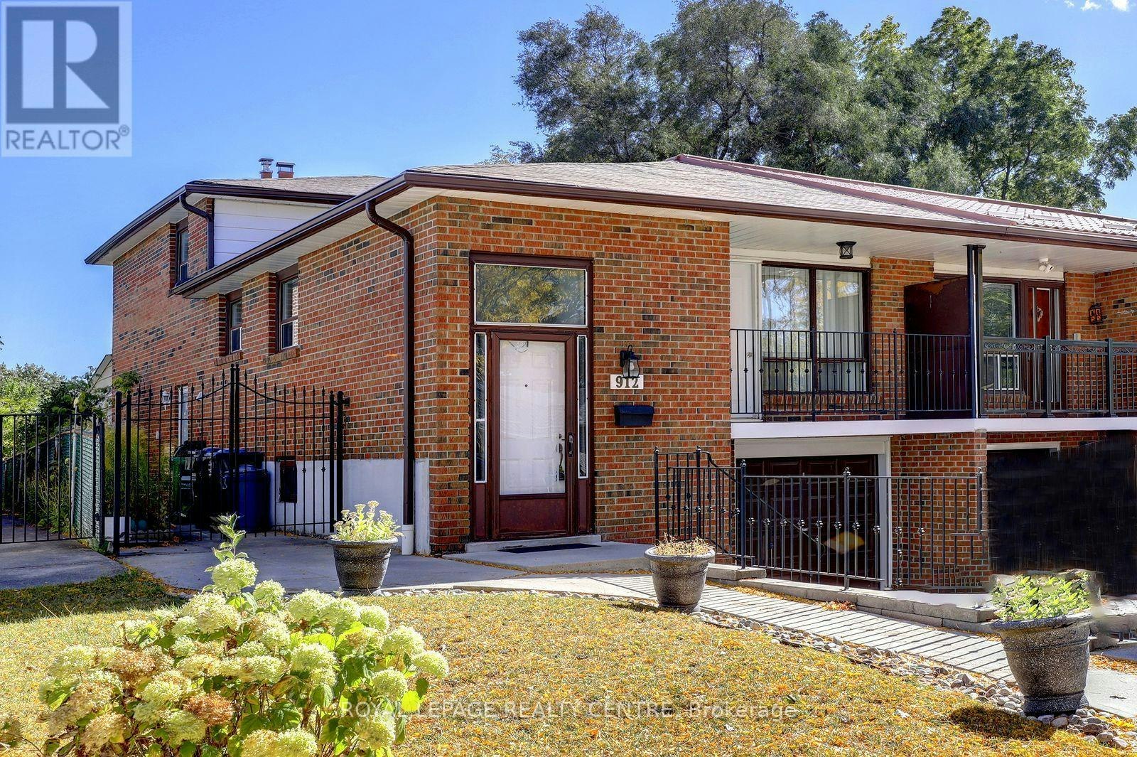 912 Blairholm Avenue, Mississauga, ON, L5C 1G4