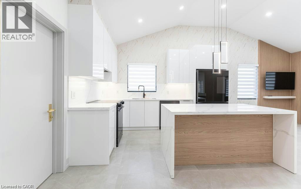Upper-174 Roxborough Avenue, Hamilton, ON, L8E 1S5 - 10