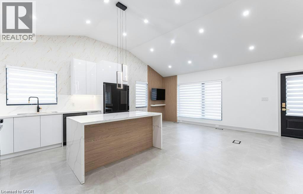 Upper-174 Roxborough Avenue, Hamilton, ON, L8E 1S5 - 4