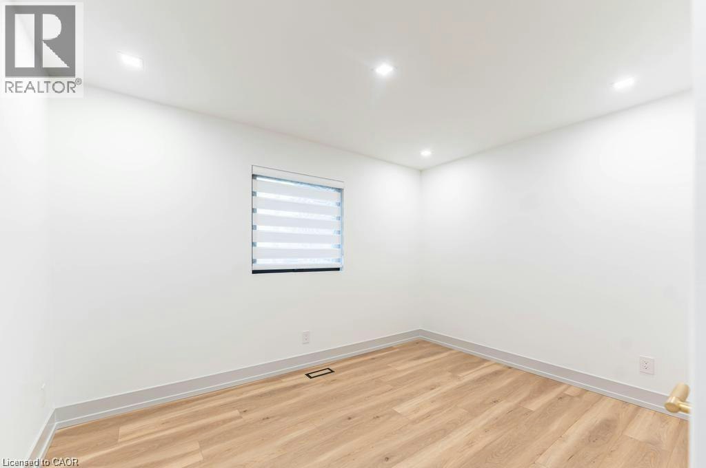 Upper-174 Roxborough Avenue, Hamilton, ON, L8E 1S5 - 11