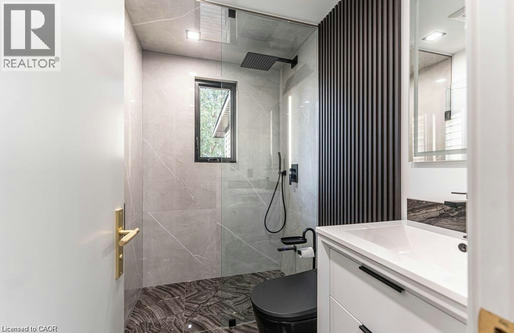 Upper-174 Roxborough Avenue, Hamilton, ON, L8E 1S5 - 14